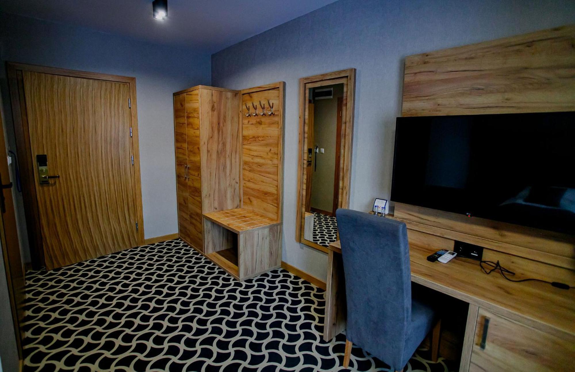 Hotel Coloseum Jarosław 外观 照片