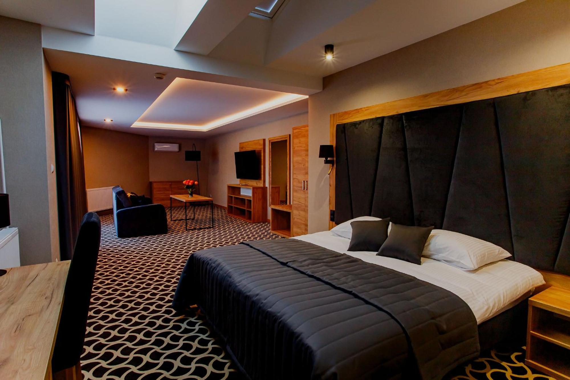 Hotel Coloseum Jarosław 外观 照片